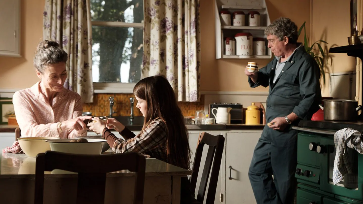 The_Quiet_Girl_-_kitchen_scene