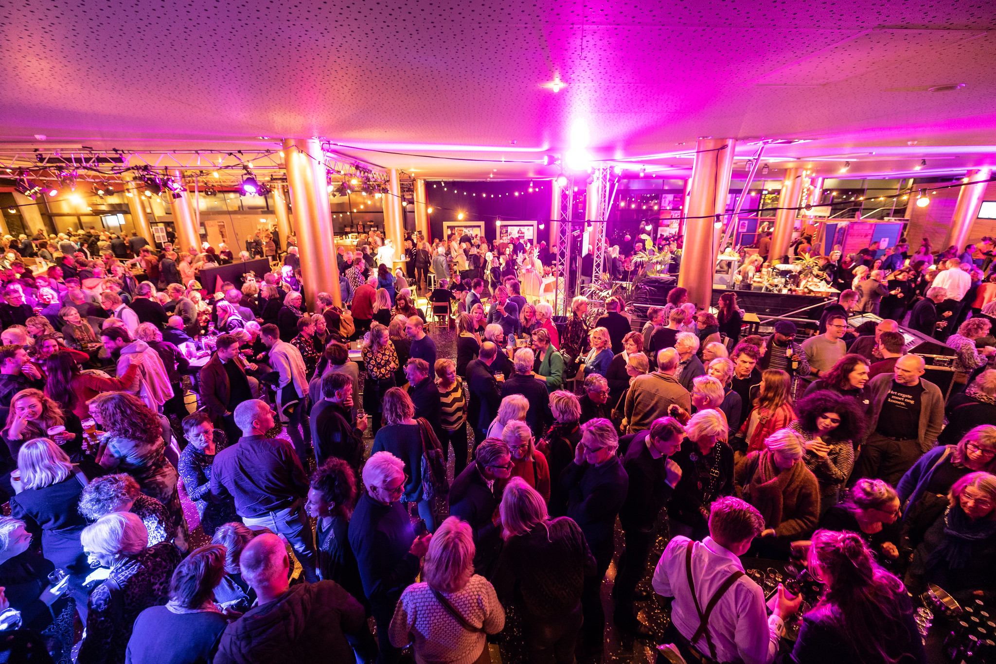 Noordelijk-Film-Festival-openingsavond-2022-Foyer-Harmonie