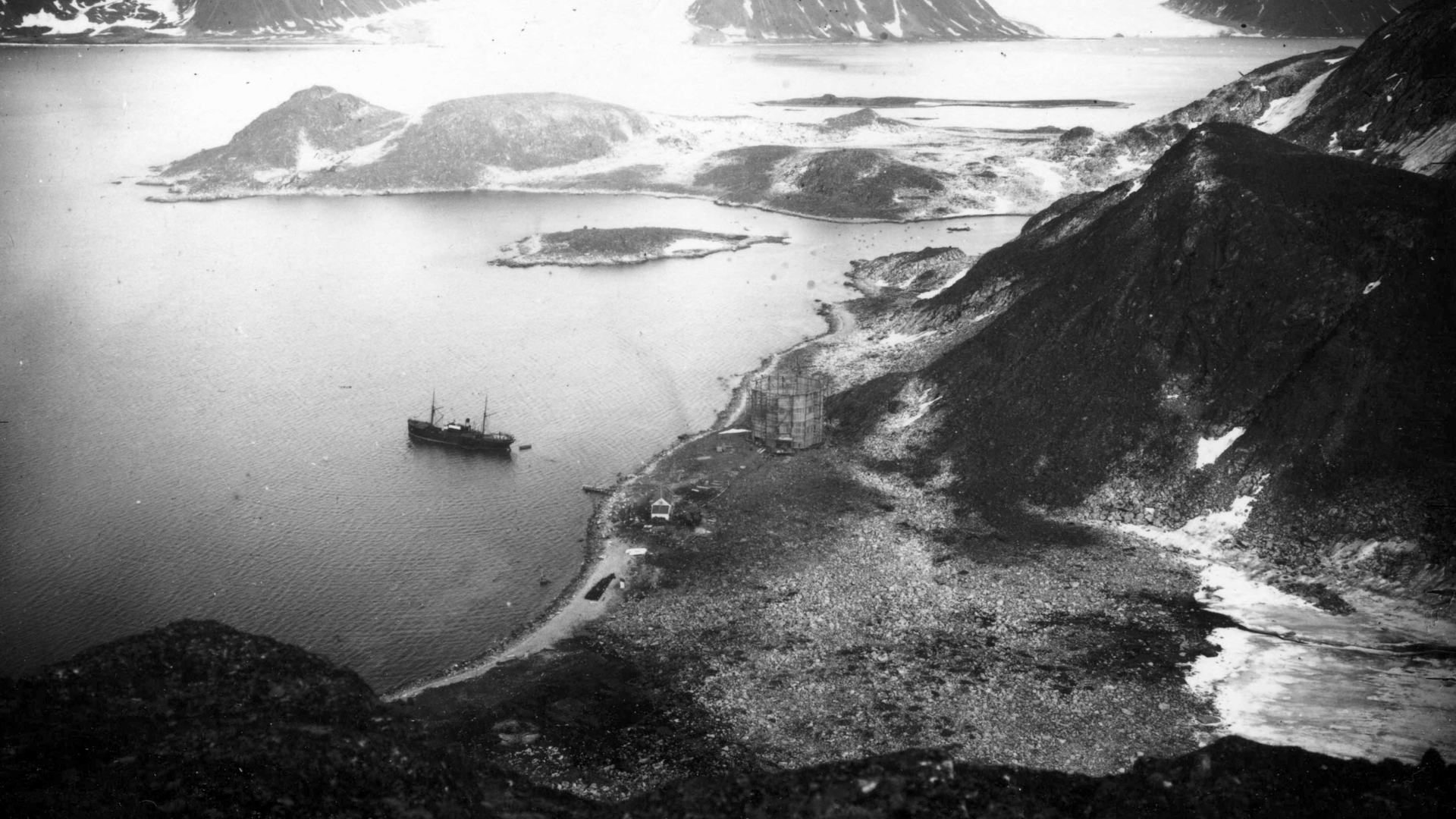 Â©Tombeau-de-glace_SEPPIA_Dixit-International_RELATION04-Media_20245.85.1_5.85.1 - FranÃ§ois Gruson